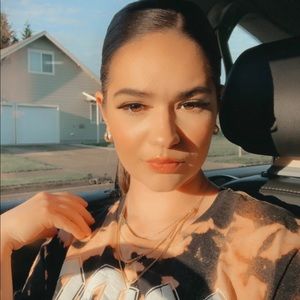 Meet your Posher, Emily